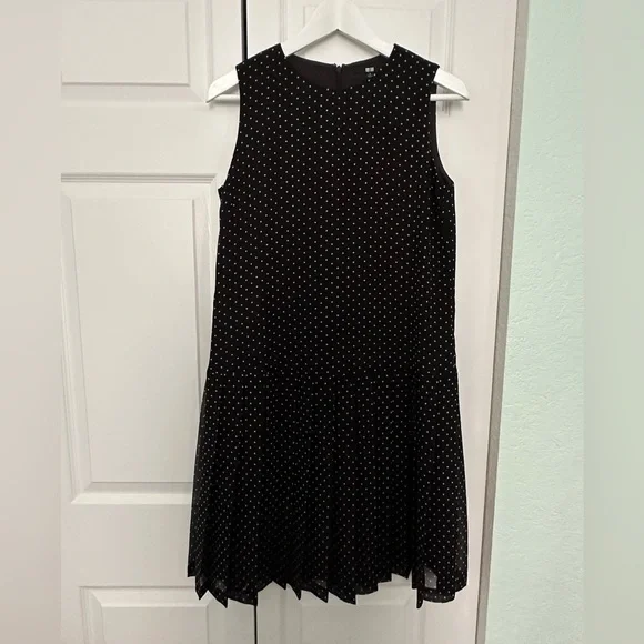 open lace back dress Uniqlo pleated dress M  Rikochet Resale Online